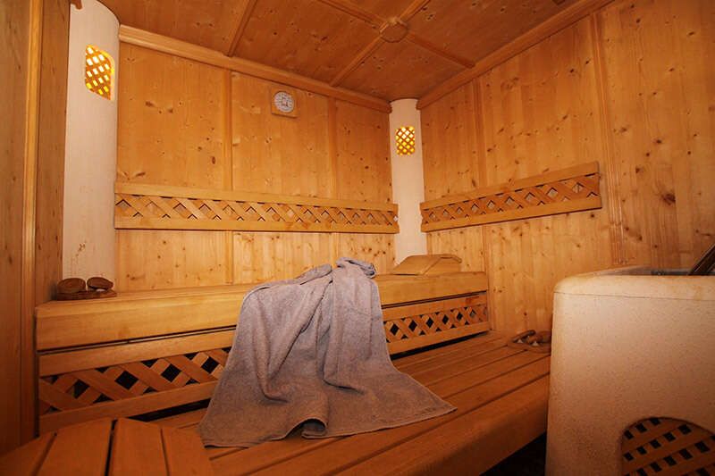 Wellnessbereich mit finnischer Sauna im Hotel Humlerhof im Wipptal